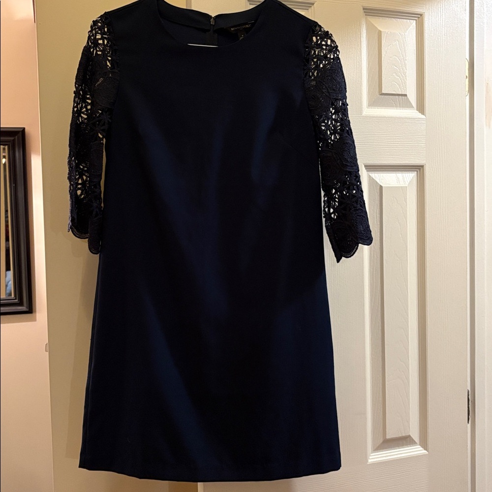 Banana Republic Shift Dress 3/4 length Lace bell sleeves Excellent Condition 4 - Picture 3 of 9